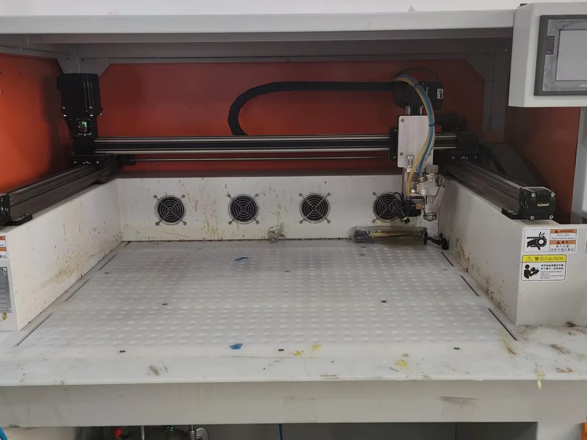 Computerized Cutting Machine for Handbags